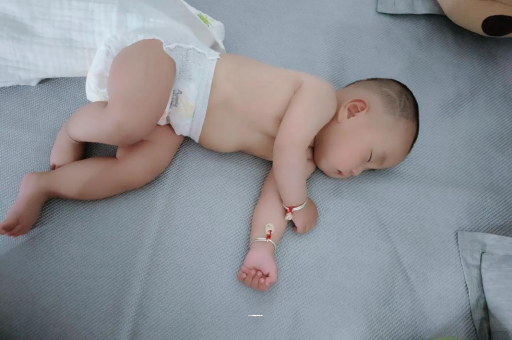 防城港没满月的宝宝